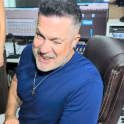 PRÓXIMAMENTE!!
@edwinriveramusic X @nuevalineaoficial 

SÍGUELO GOZANDO 
NUEVA L…